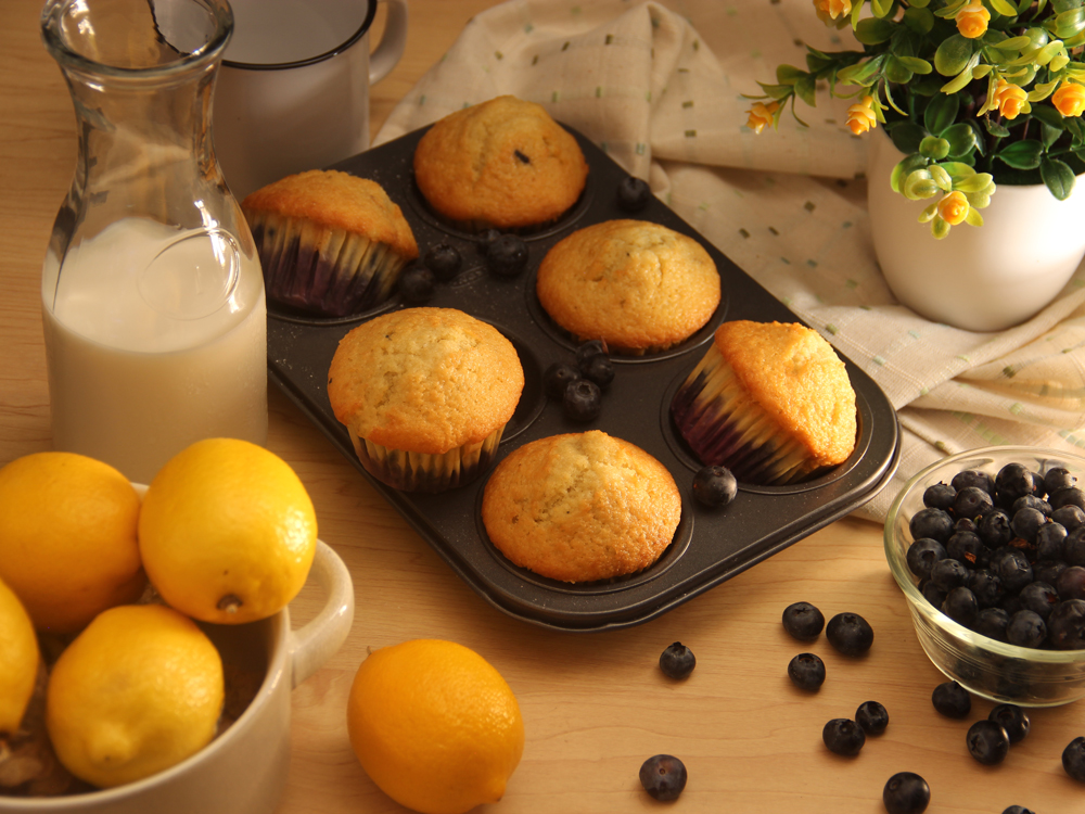 Food Styling: Sweet Photoshoot - Blueberry and Lemon Cupcakes